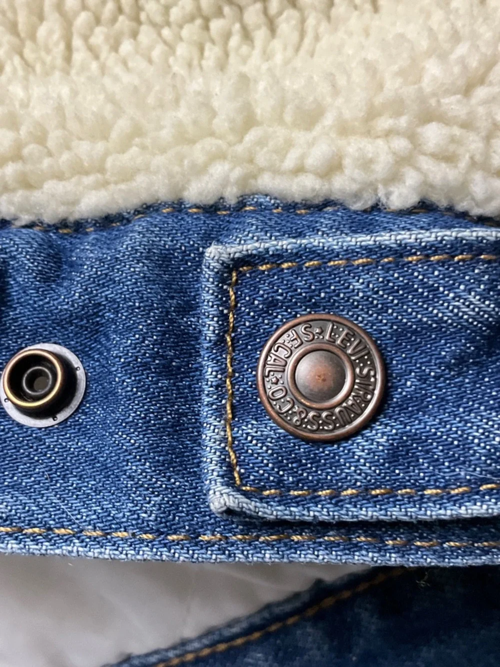 Levi's Ex-Boyfriend Pieced Sherpa Trucker Jacket Women’s Large - Picture 16 of 16